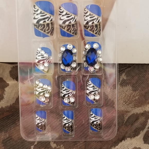 Blue Design Nails with Rhinstone Zebra Design New - Picture 3 of 5